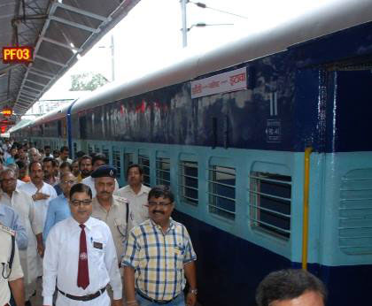 Jhansi-Etawah found a new train / झांसी-इटावा के लिए मिली नई ट्रेन