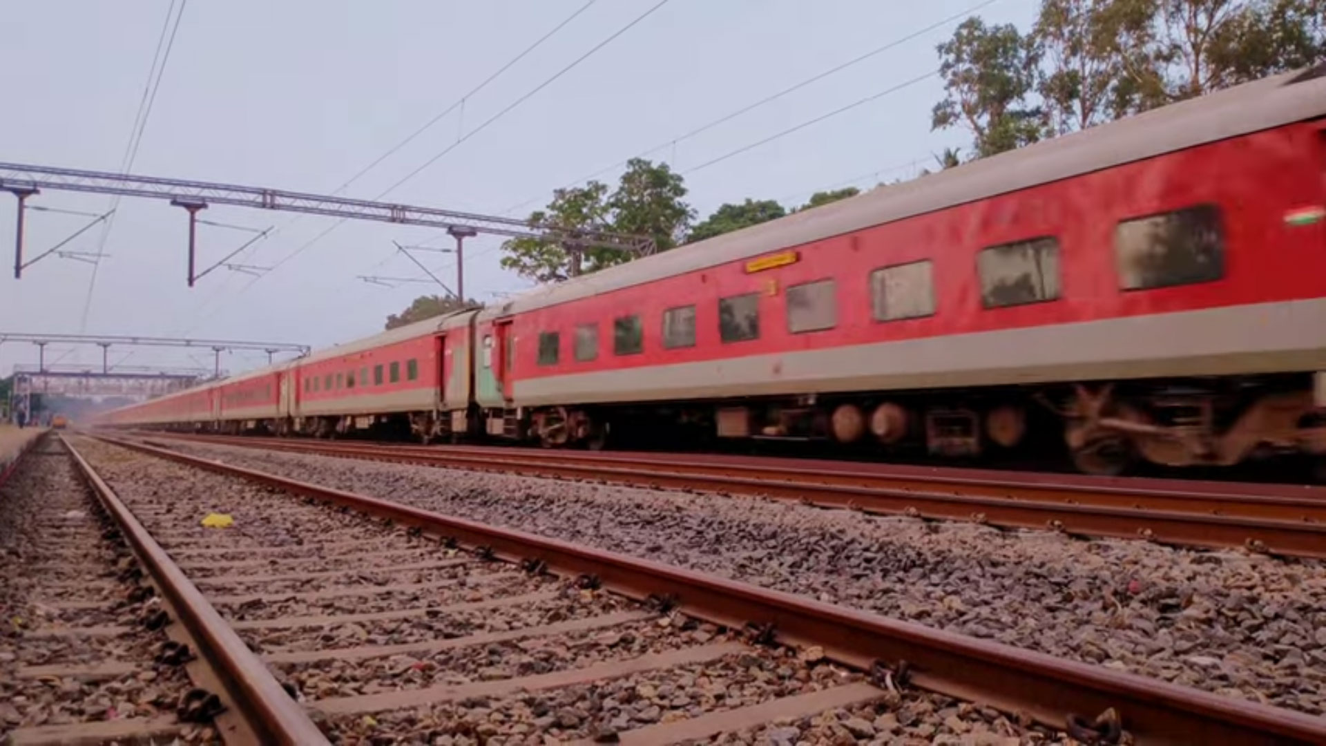 Mumbai CSMT - Hazrat Nizamuddin Rajdhani Special