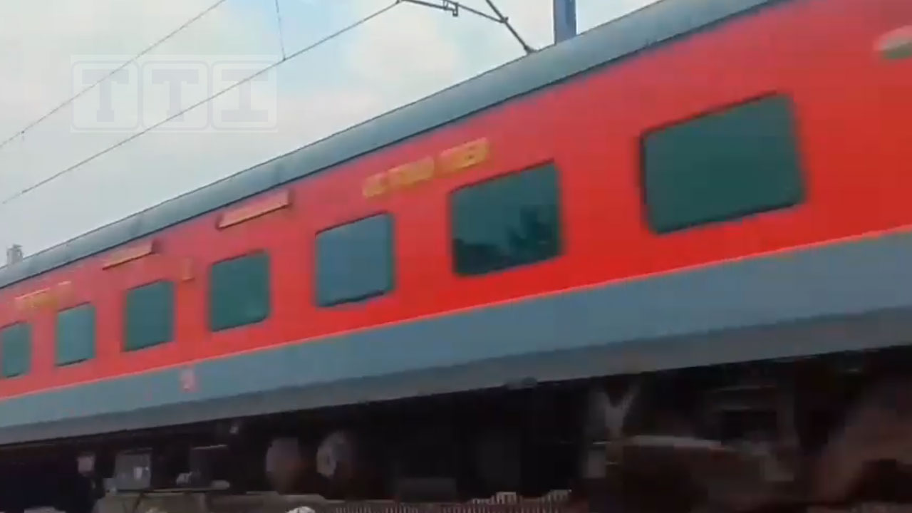 Ahmedabad - New Delhi Swarna Jayanti Rajdhani Special