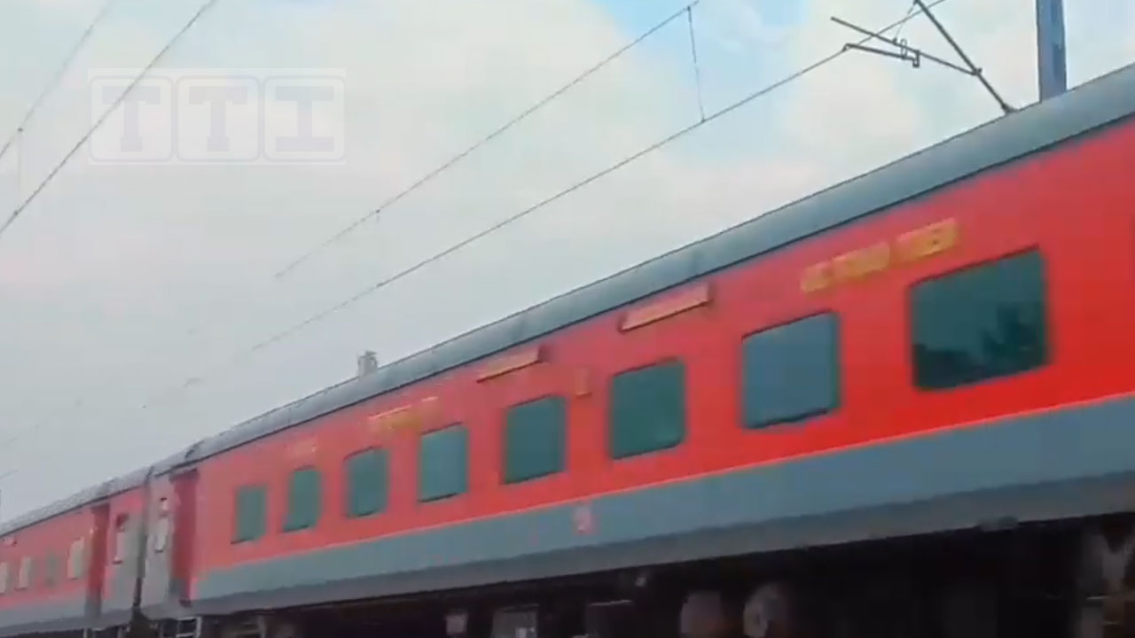 New Delhi - Ahmedabad Swarna Jayanti Rajdhani Special