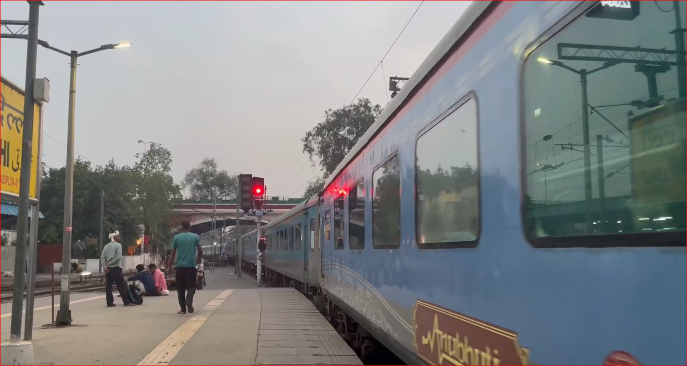 Lucknow Jn - New Delhi Swarn Shatabdi Express