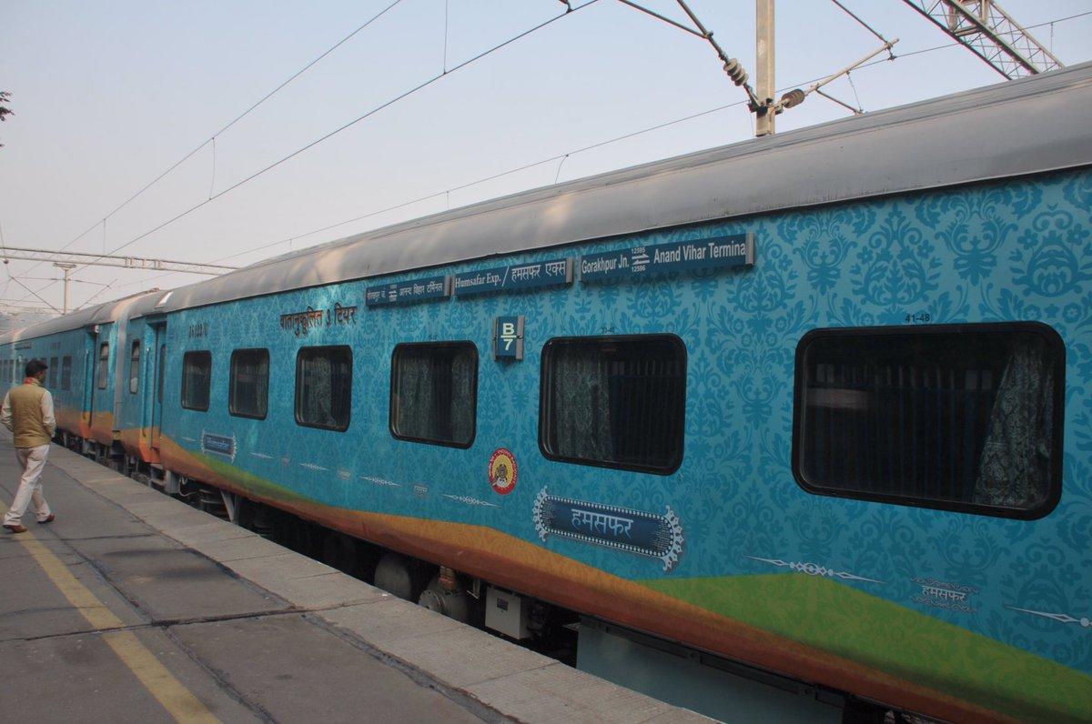 Gorakhpur - Anand Vihar Humsafar Express
