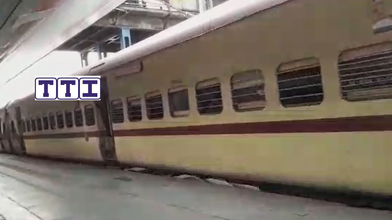 New Delhi - Bareilly Intercity Express