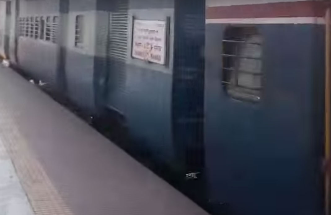 Hazur Sahib Nanded - Mumbai CSMT Rajya Rani Express