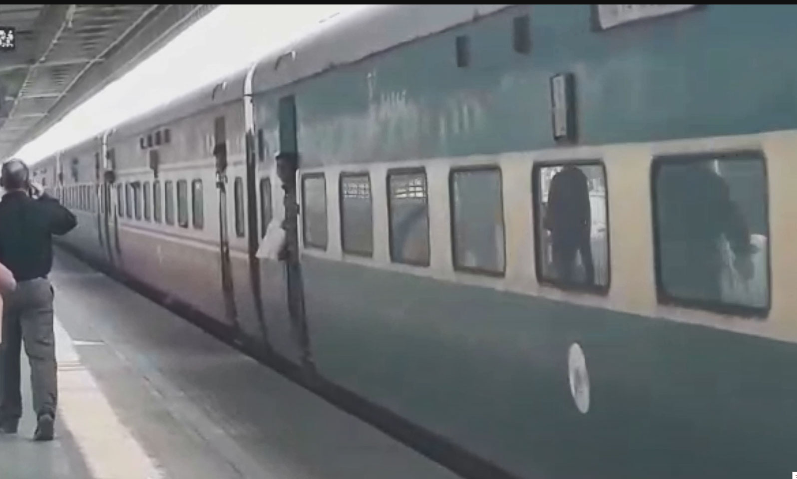 Gaya - Anand Vihar Garib Rath Express