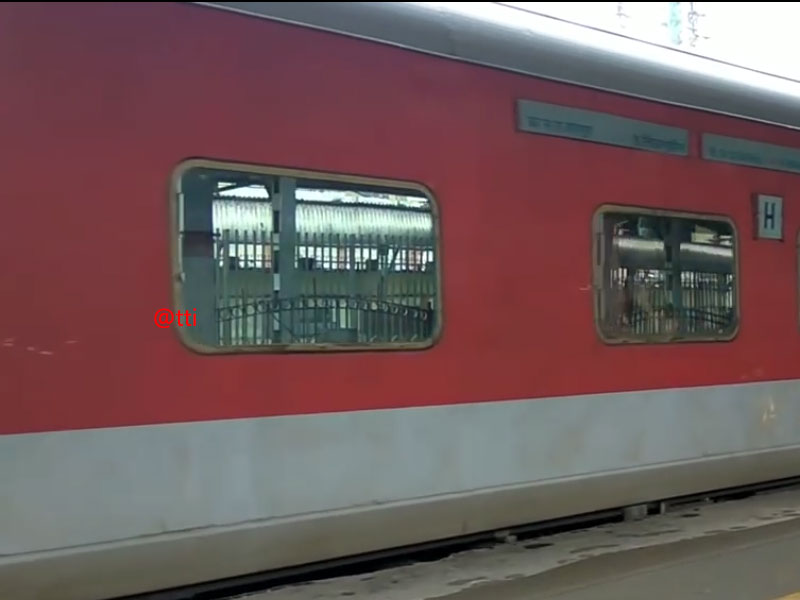 KSR Bengaluru City - Delhi Hazrat Nizamuddin Rajdhani Express