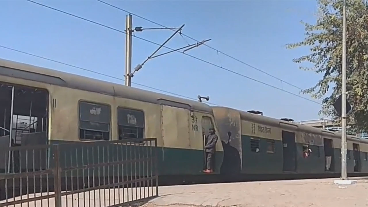 Palwal - New Delhi - Shakurbasti EMU