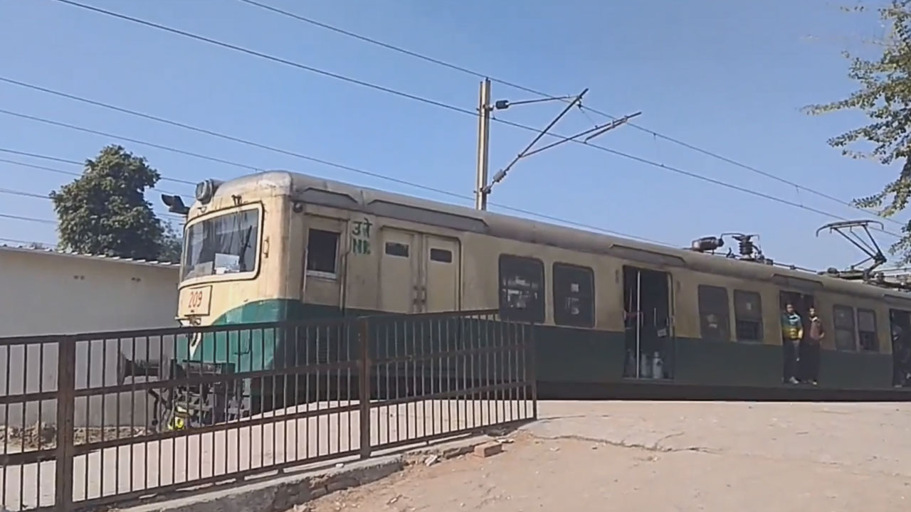 Shakurbasti - New Delhi - Palwal EMU