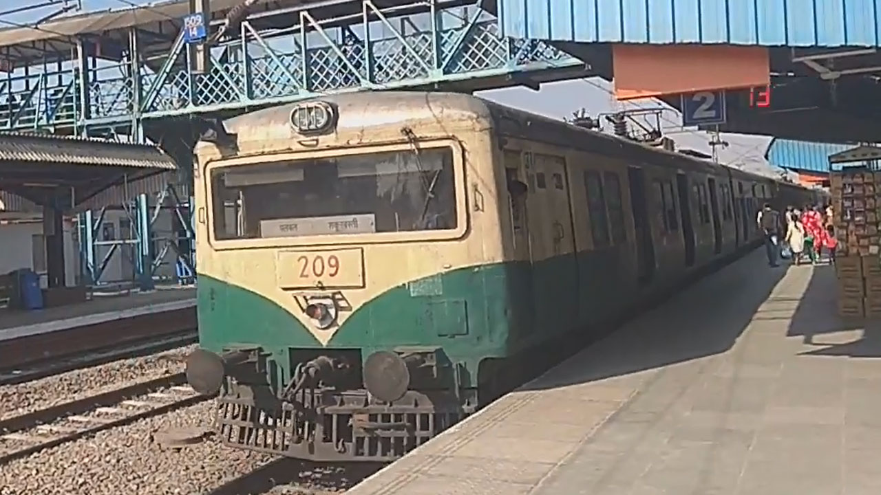 Shakurbasti - New Delhi - Palwal EMU