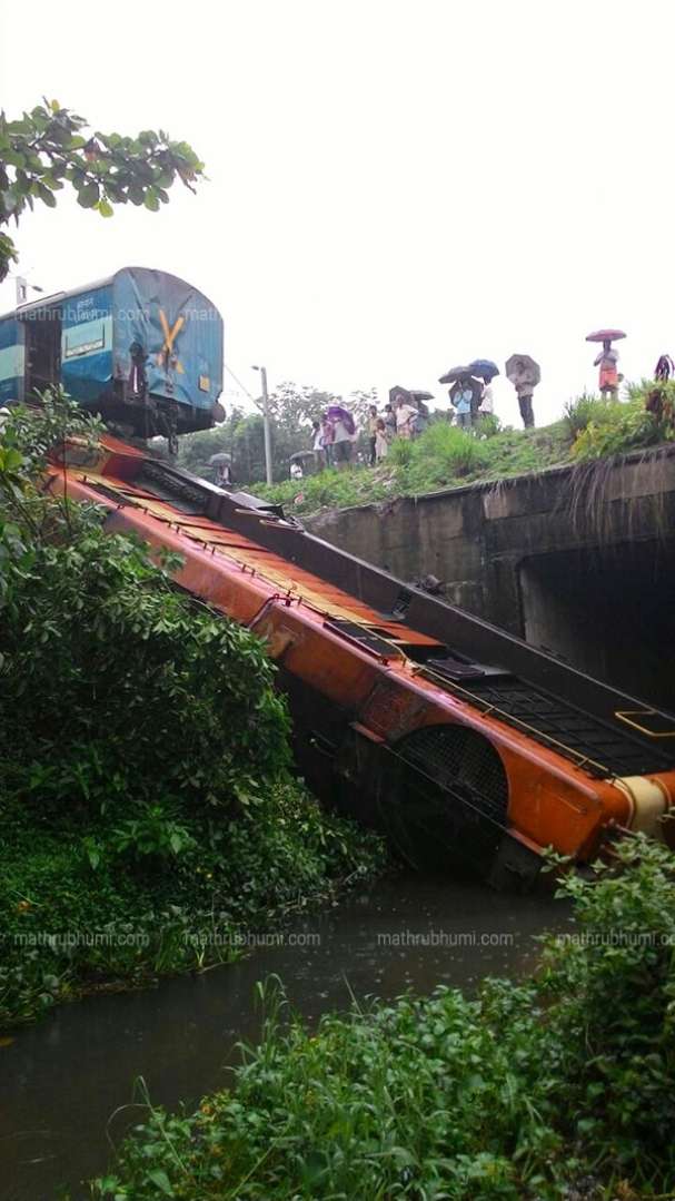 Engine of Kannur-Alappuzha express train derails