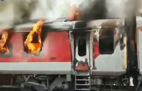 Andhra Pradesh Express catches fire in Gwalior
