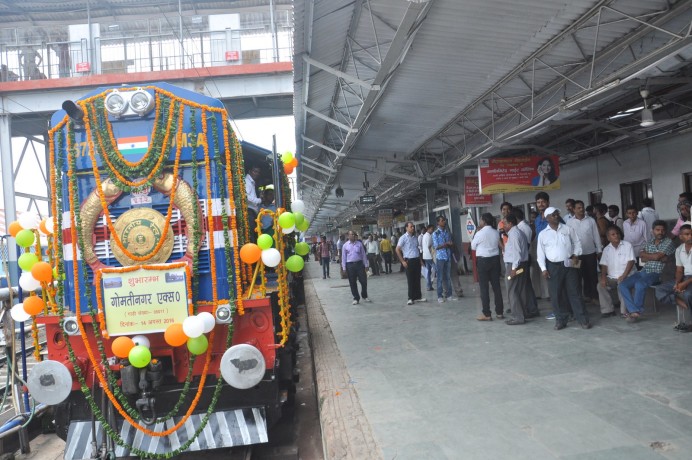 Mailani - Gorakhpur Gomti Nagar Express