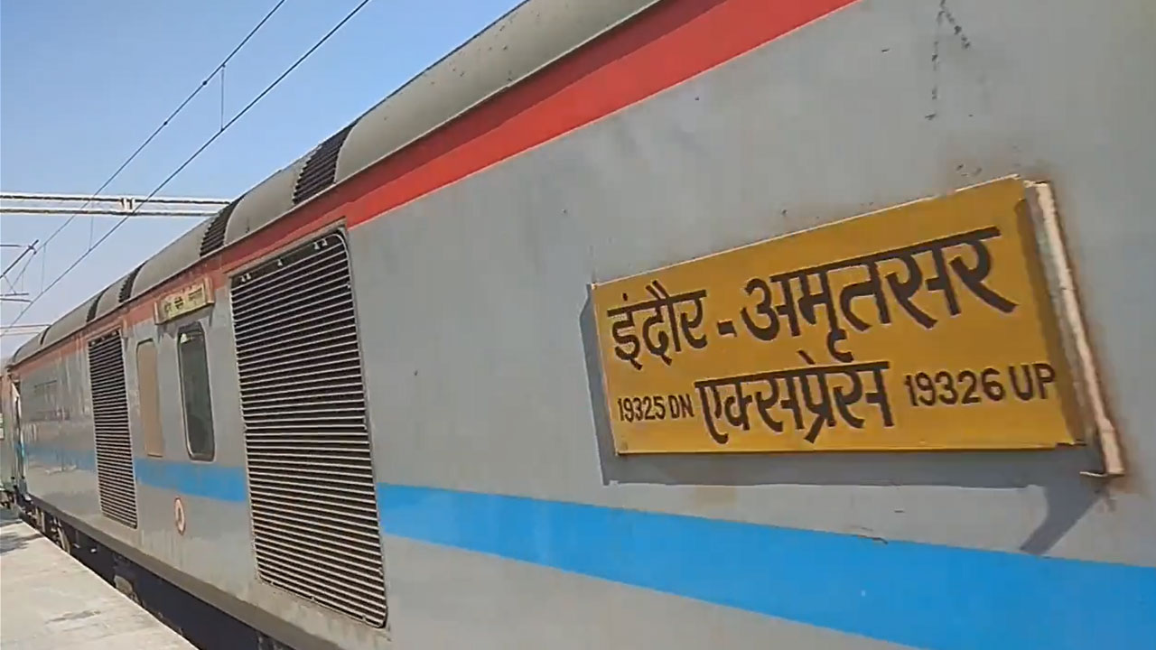 Amritsar - Indore Express