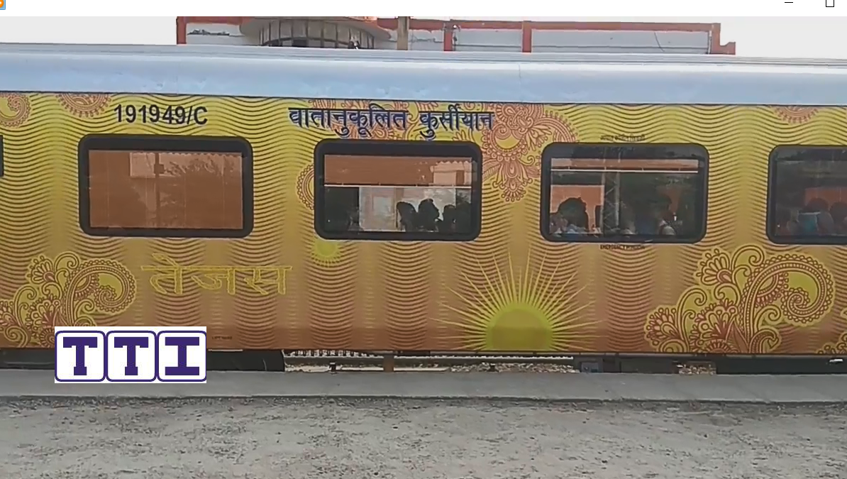 Lucknow Jn. - New Delhi IRCTC Tejas Express